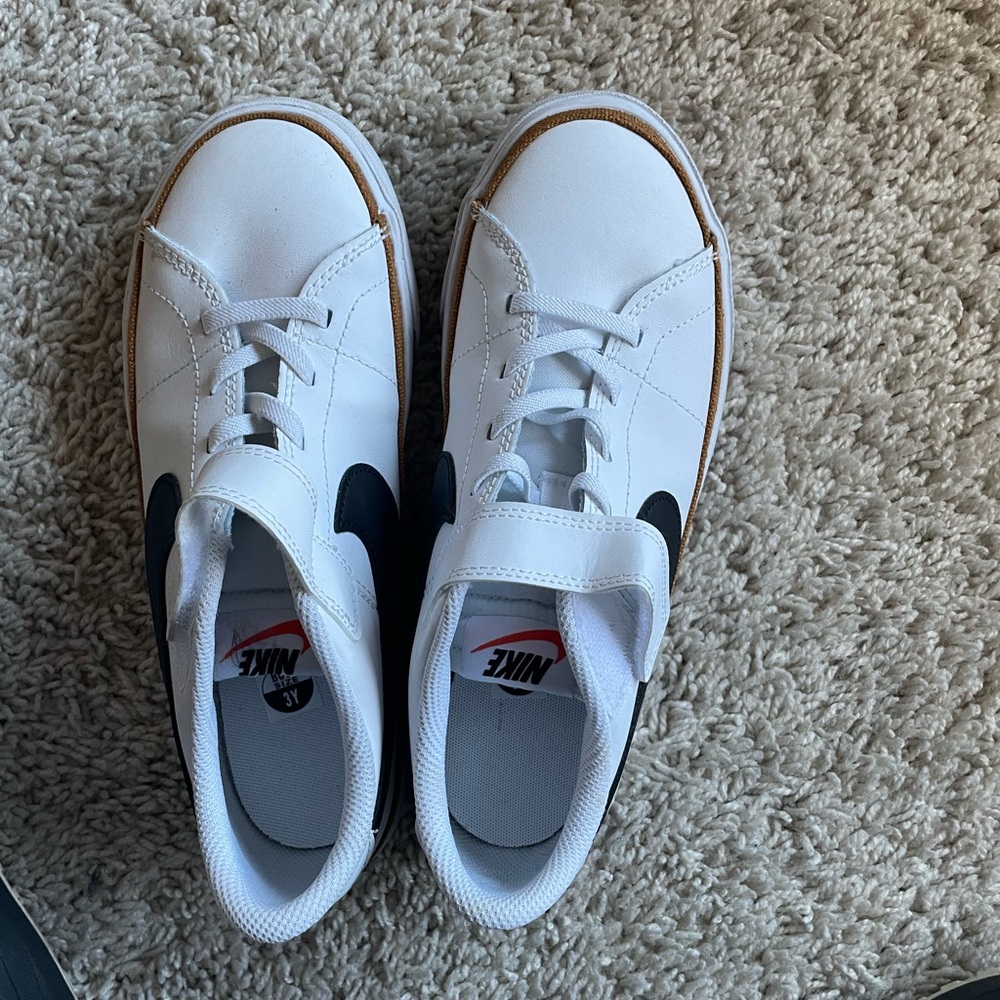 Kids Nike size 3